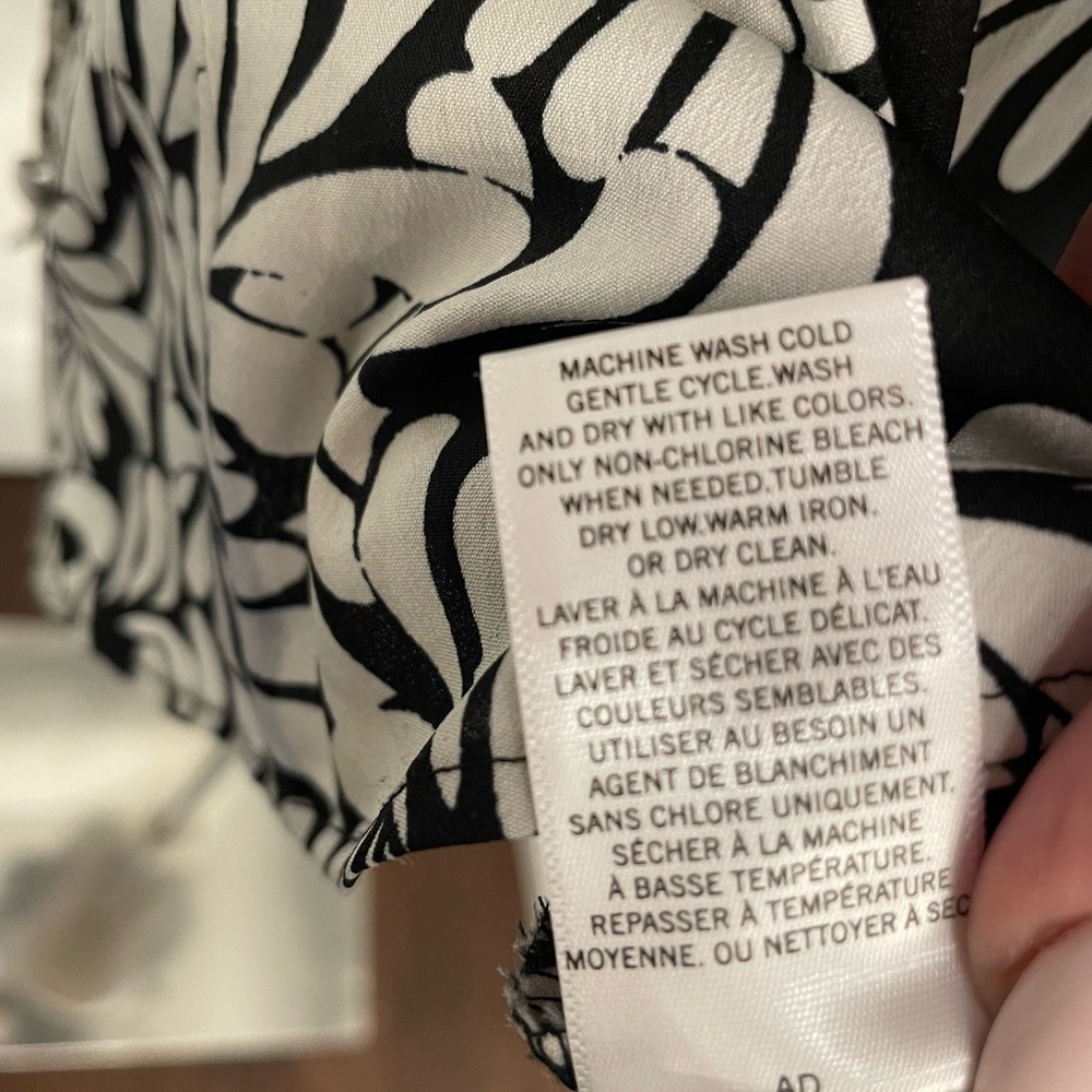 Banana Republic Black and White Ruffle V-Neck Blouse - Picture 7 of 7